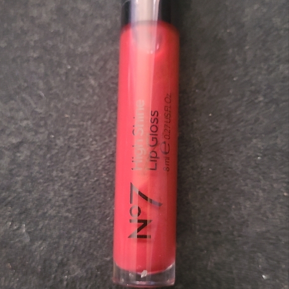 HP🔥🔥NO7 RED LIP GLOSS NEW - Picture 2 of 2